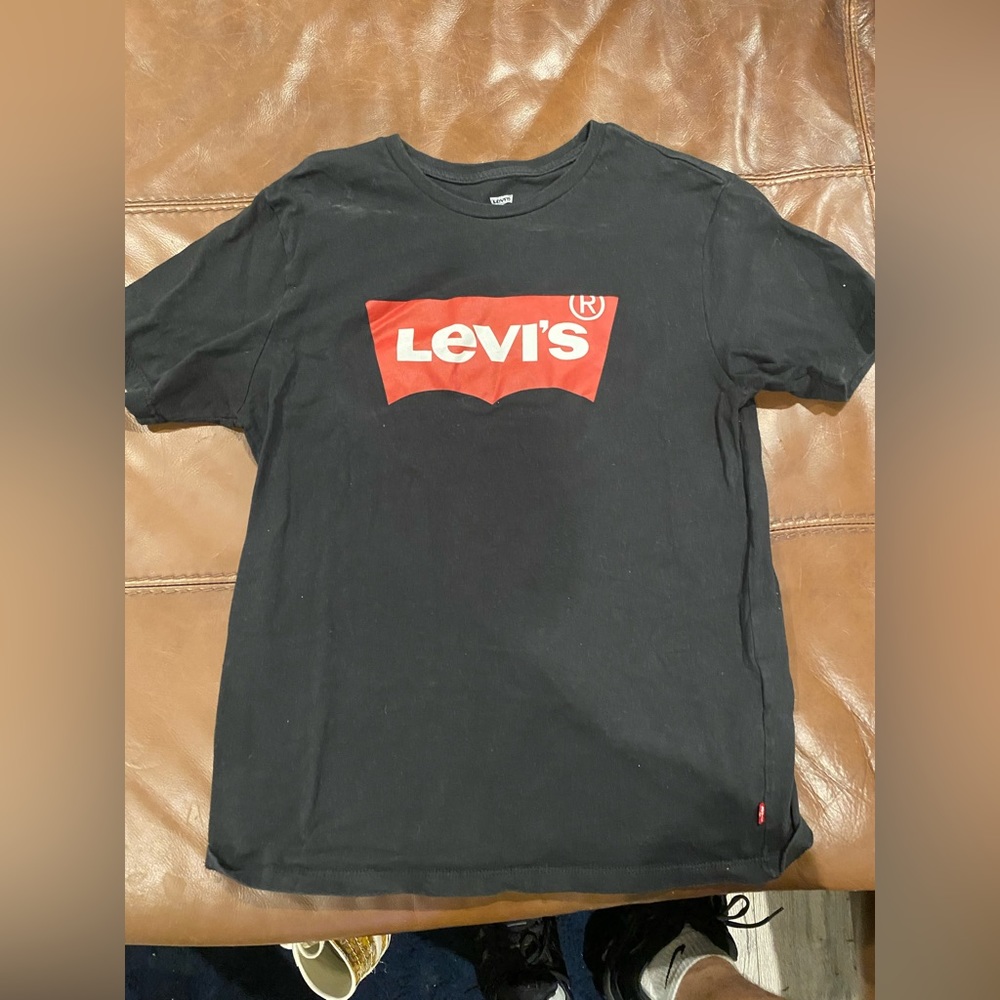 Levi’s logo  small tee